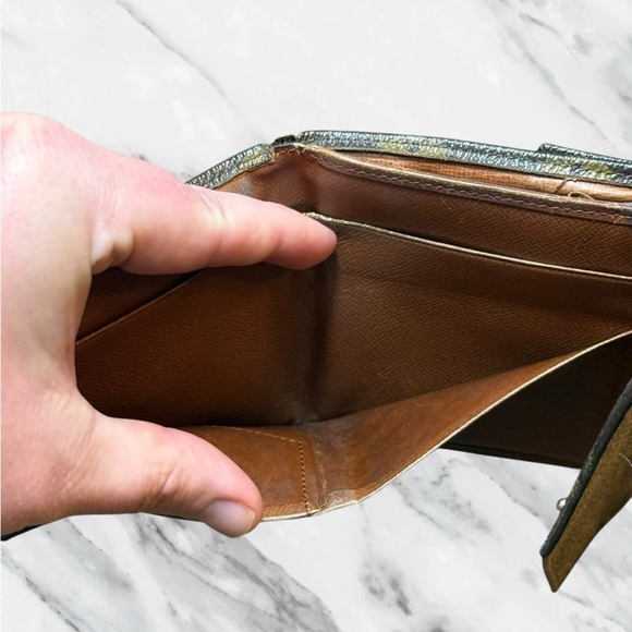 Louis Vuitton Authentic Vintage Monogram Compact Bifold Wallet with Coin Pouch - Picture 9 of 12